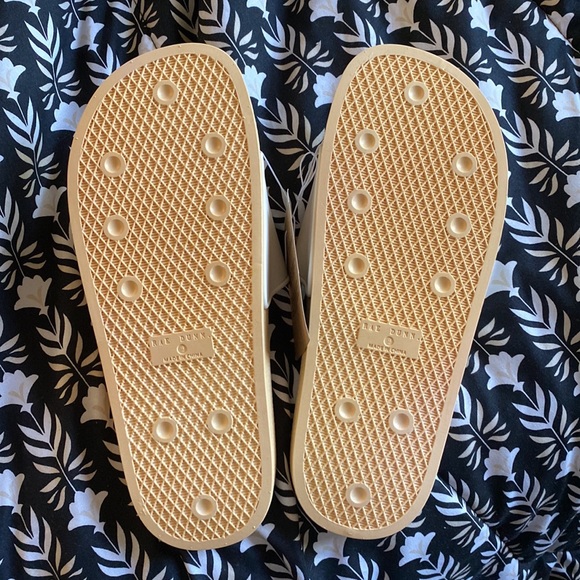 Rae Dunn “sunshine” slides - Picture 3 of 5